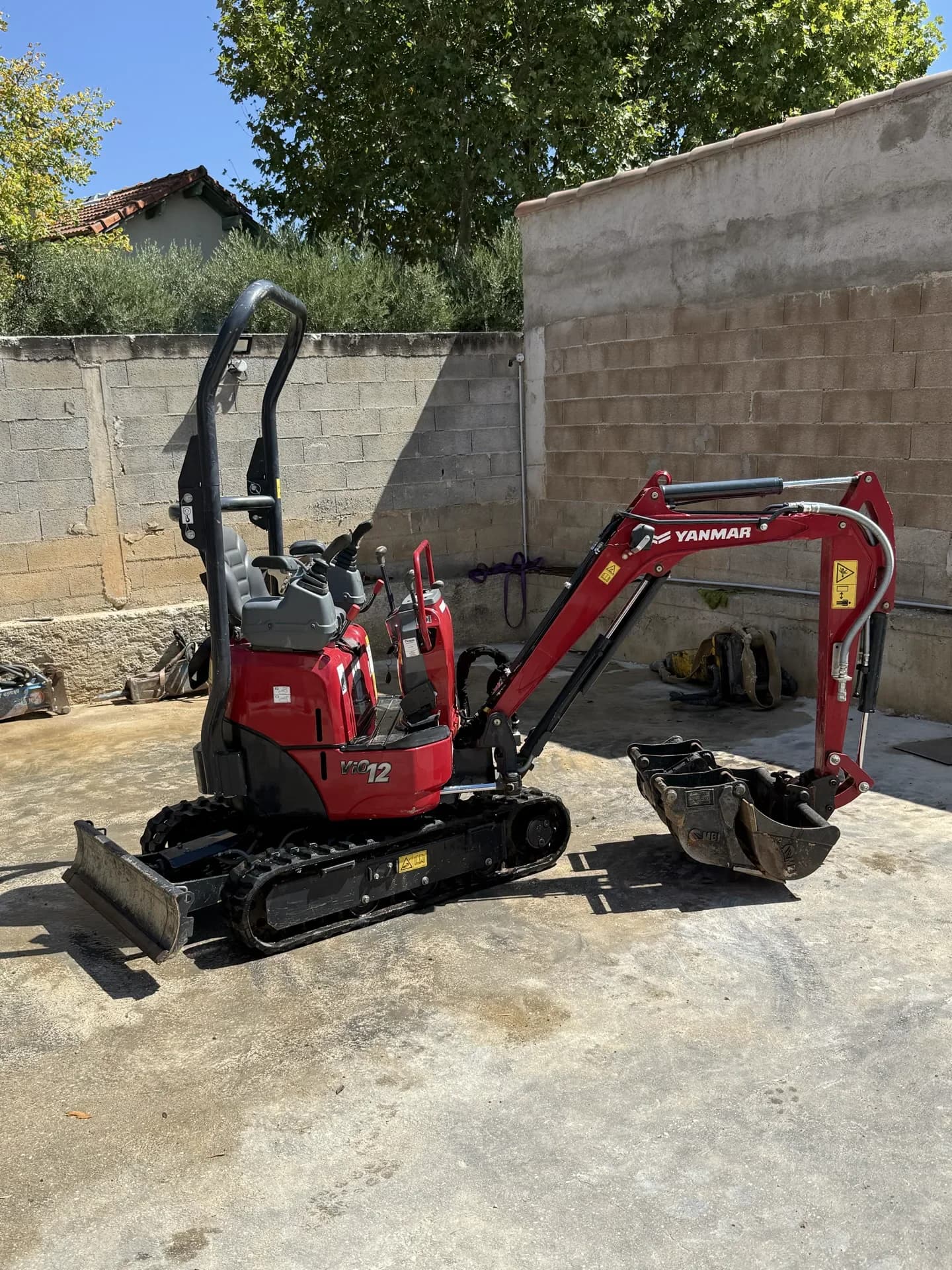 Mini pelle 1,2T Yanmar ViO12-2A en location à Aix-en-Provence - photo 2