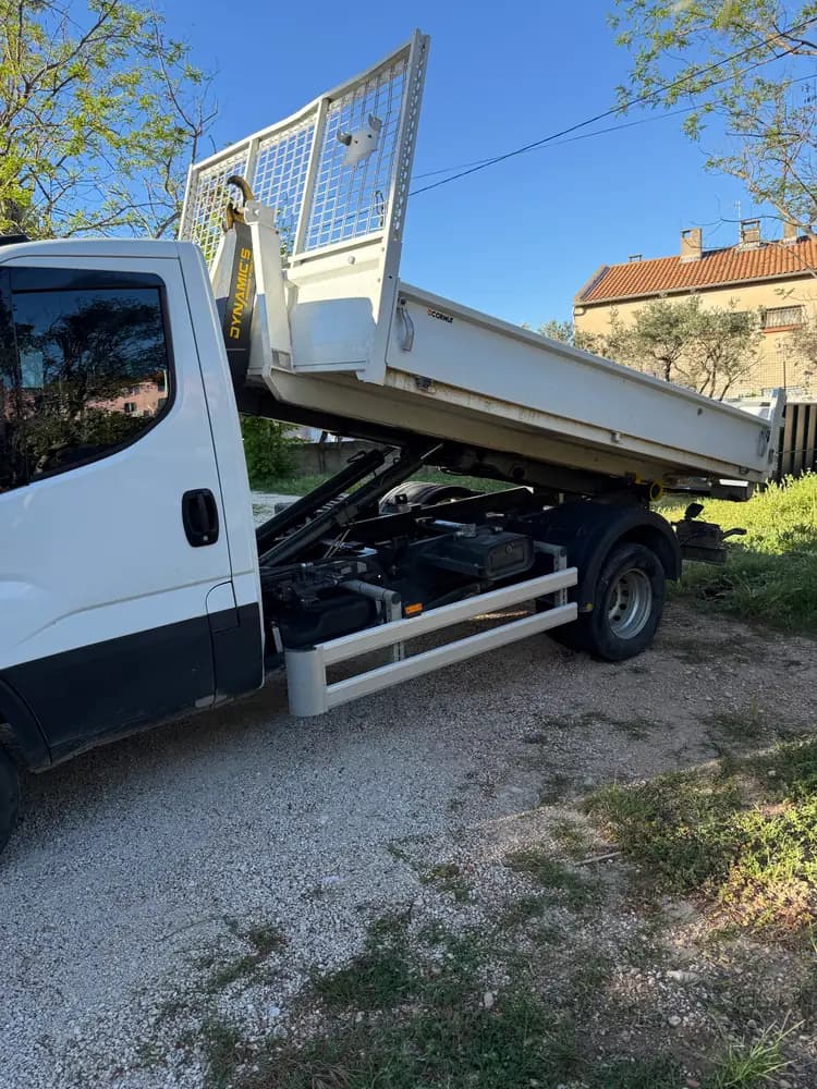Camion benne LTP Location — vue 2