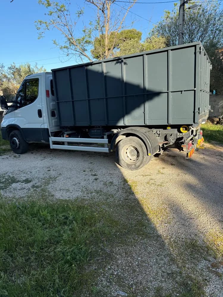 Camion benne LTP Location — vue 3